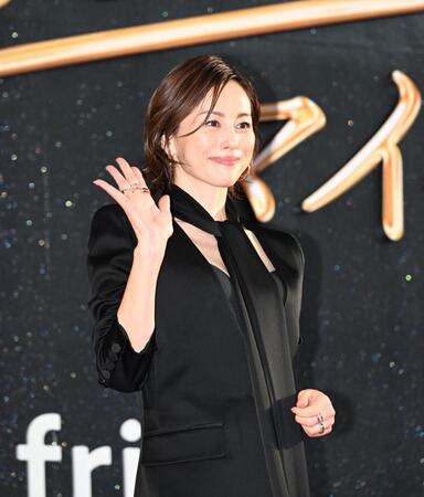 レッドカーペットに登場した米倉涼子＝六本木ヒルズアリーナ（撮影・堀内翔）