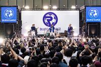 新宿・歌舞伎町でフリーライブを行ったＯＲＡＮＧＥ　ＲＡＮＧＥ