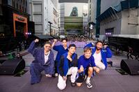 新宿・歌舞伎町でフリーライブを行ったＯＲＡＮＧＥ　ＲＡＮＧＥ