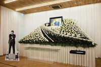 加藤一二三さんお別れの会で飾られた遺影や祭壇、パネル（日本将棋連盟提供）
