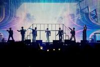 ステージでポーズを取る三代目　Ｊ　ＳＯＵＬ　ＢＲＯＴＨＥＲＳ