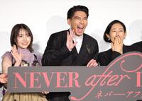 笑顔の（左から）稲垣来泉、賀来賢人、木村多江（撮影・棚橋慶太）