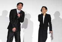 トークで盛り上がる賀来賢人（左）と木村多江＝東京・ＴＯＨＯシネマズ日比谷（撮影・棚橋慶太）