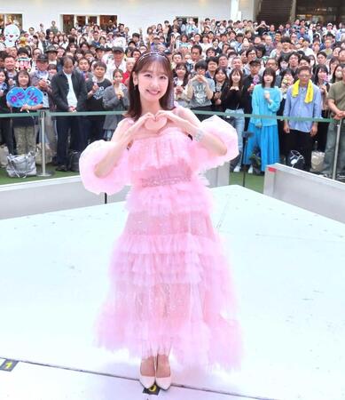 　ミニライブを行った柏木由紀