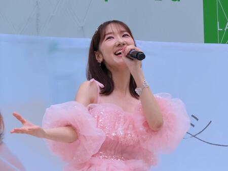 ソロでのミニライブを行った柏木由紀