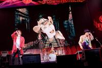 主催フェスでｈｉｄｅ　ｗｉｔｈ　Ｓｐｒｅａｄ　ＢｅａｖｅｒとコラボしたＦＬＯＷ