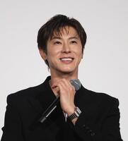 笑顔を見せるユンホ（撮影・佐々木彰尚）