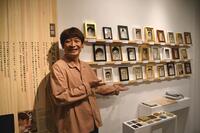 銀シャリ・鰻「生き毛アート」展で撮影に応じる鰻和弘