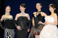 ２００７年、（左から）土屋アンナ、山本モナ、知花くらら、眞鍋かをり