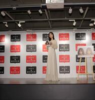 カレンダー発売記念イベントに登場する佐々木希＝ＨＭＶ＆ＢＯＯＫＳ　ＳＨＩＢＵＹＡ（撮影・西岡正）