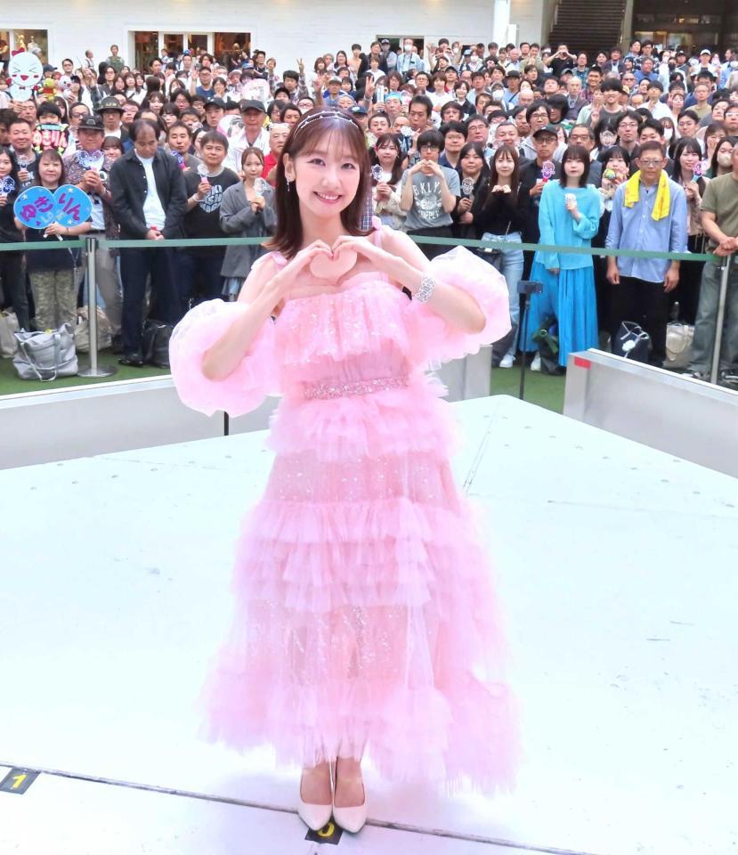 　ミニライブを行った柏木由紀