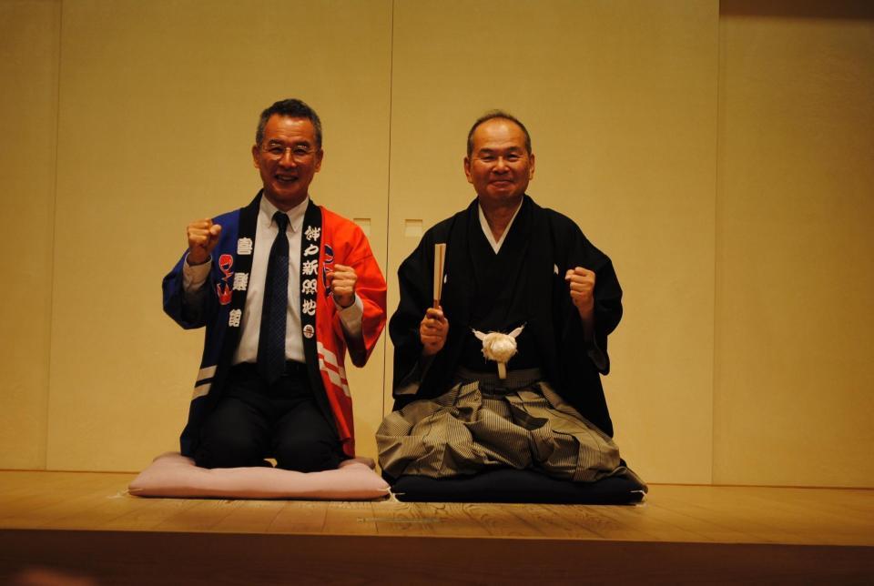 意気込みを語った支配人の伊藤史隆（左）と笑福亭仁智