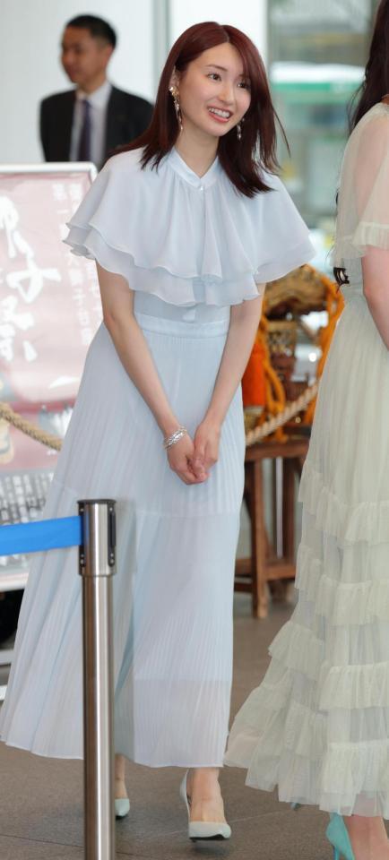 登場する井上小百合（撮影・吉澤敬太） 