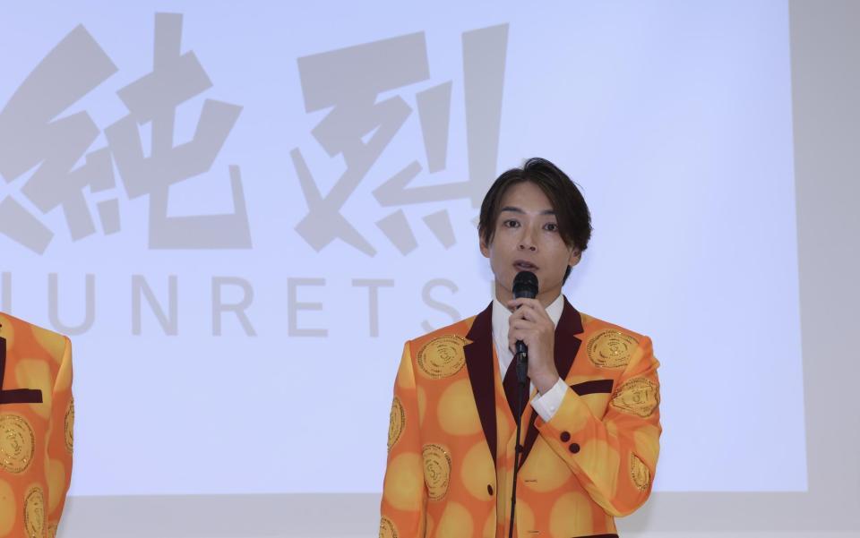 卒業を発表する純烈の白川裕二郎