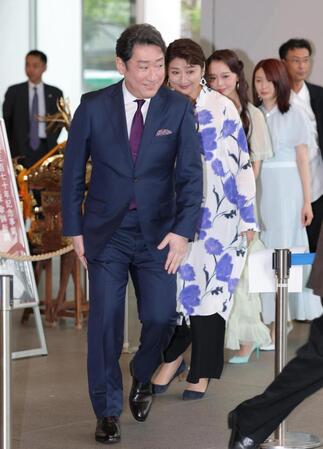 登場する（左から）中村芝翫、松下由樹、朝日希和、井上小百合（撮影・吉澤敬太）