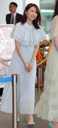 登場する井上小百合（撮影・吉澤敬太） 