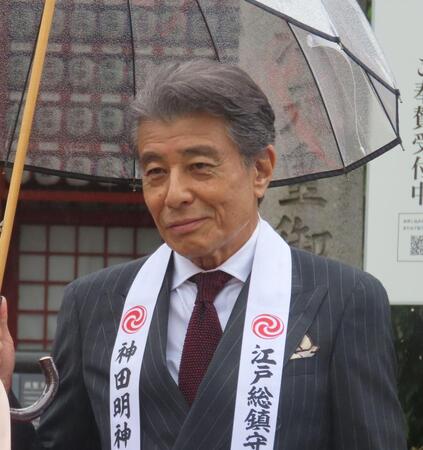 映画「免許返納！？」の大ヒット祈願を行った舘ひろし