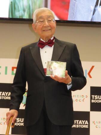 発売記念イベントを行った嶋弘之氏