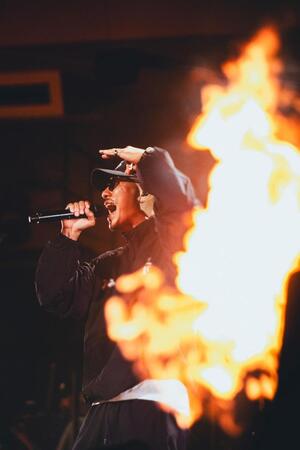 ４年ぶりの日本武道館公演で熱狂させるＡＫ-69（ｐｈｏｔｏ　ｂｙ　ヤマダマサヒロ）