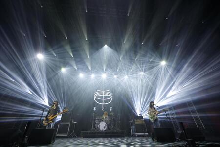 ライブパフォーマンスを行う羊文学（ⓒ「ＭＵＳＩＣ　ＡＷＡＲＤＳ　ＪＡＰＡＮ　ＷＥＥＫ　ＳＰＥＣＩＡＬ　ＬＩＶＥＢｉｌｌｂｏａｒｄ　ＪＡＰＡＮ　-　Ｓｐｏｔｉｆｙ　ｐｒｅｓｅｎｔＷｏｍｅｎ　Ｉｎ　Ｍｕｓｉｃ　-　ＥＱＵＡＬ　ＳＴＡＧＥ」）