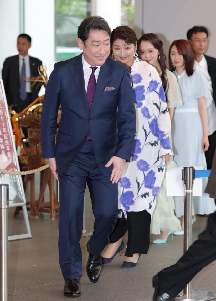 登場する（左から）中村芝翫、松下由樹、朝日希和、井上小百合（撮影・吉澤敬太）