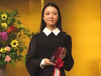 菊田一夫演劇賞を受賞した上白石萌音