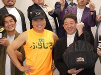 取材に応じたサバンナの八木真澄、高橋茂雄（右）
