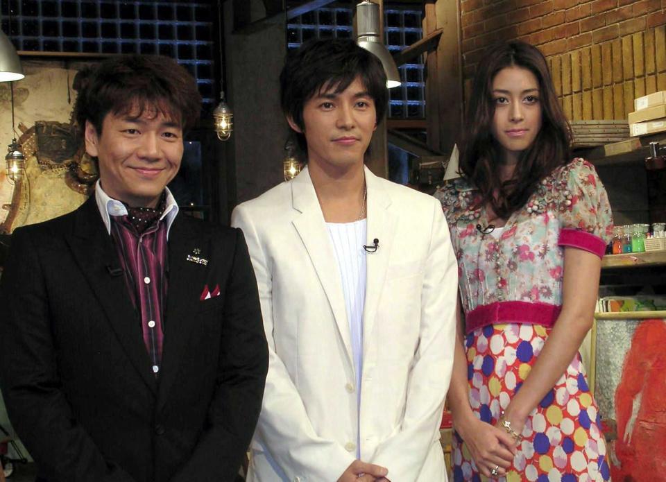 （左から）上田晋也、藤木直人、森泉＝２００５年
