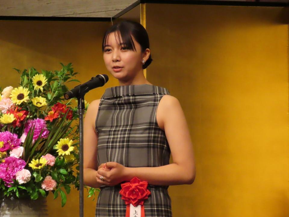 菊田一夫賞授賞式に出席した上白石萌歌