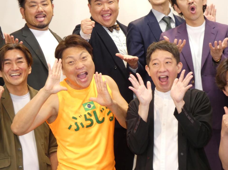 取材に応じたサバンナの八木真澄、高橋茂雄（右）