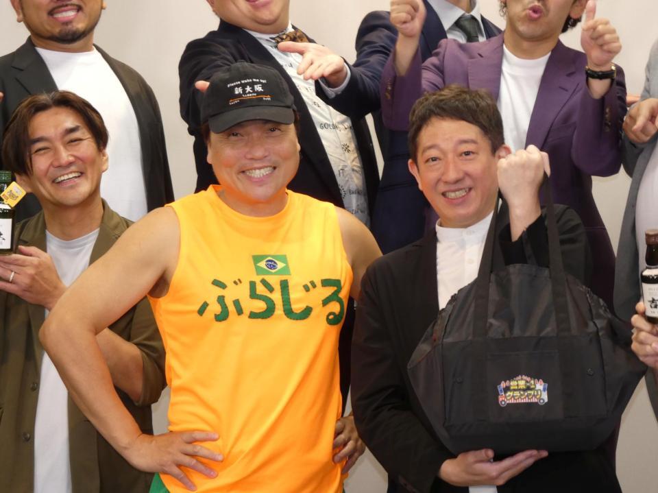 取材に応じたサバンナの八木真澄、高橋茂雄（右）