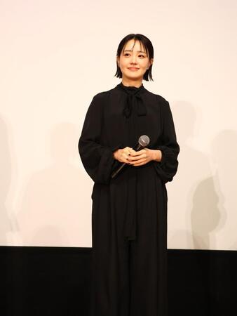 映画「死ねばいいのに」完成披露上映会に出席した奈緒