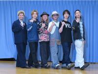 ポーズを決めるＤＡ　ＰＵＭＰの（左から）Ｕ-ＹＥＡＨ、ＫＥＮＺＯ、ＩＳＳＡ、ＫＩＭＩ、ＹＯＲＩ、ＴＯＭＯ