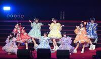 「ＡＳＩＡ　ＣＥＬＥＢＲＡＴＩＯＮ　ＬＩＶＥ」に出演したＣＵＴＩＥ　ＳＴＲＥＥＴの（左から）桜庭遥花、佐野愛花、板倉可奈、梅田みゆ、古澤里紗、真鍋凪咲、川本笑瑠、増田彩乃（撮影・堀内翔）