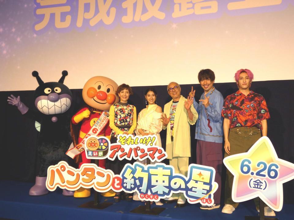イベントに出席した（左から）ばいきんまん、アンパンマン、戸田恵子、土屋太鳳、中尾隆聖、ＥＸＩＴのりんたろー。、兼近大樹