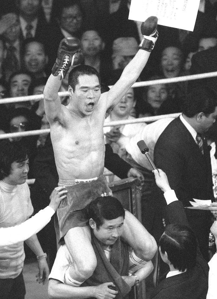 １９７４（昭和４９）年４月１１日、ボクシングＷＢＣ世界ライト級タイトル戦でガッツ石松さんが事前の予想を覆し王者Ｒ・ゴンザレス（メキシコ）に８回ＫＯ勝ち。ライト級王座は日本人で初めてで、東京・両国の日大講堂のファンにこぶしを突き上げる「ガッツポーズ」を見せた