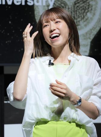 笑顔を見せる若槻千夏（撮影・吉澤敬太）