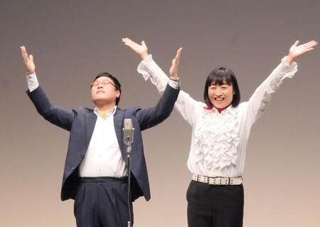 漫才を披露した南海キャンディーズ