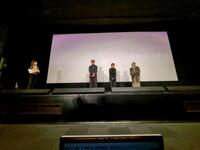 映画「死ねばいいのに」完成披露上映会に出席した（左から）金井純一監督、奈緒、京極夏彦氏
