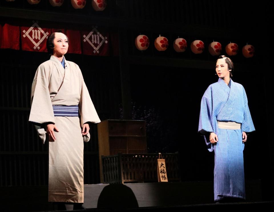 星組「銀二貫」稀惺かずと（右）、馳琉輝
