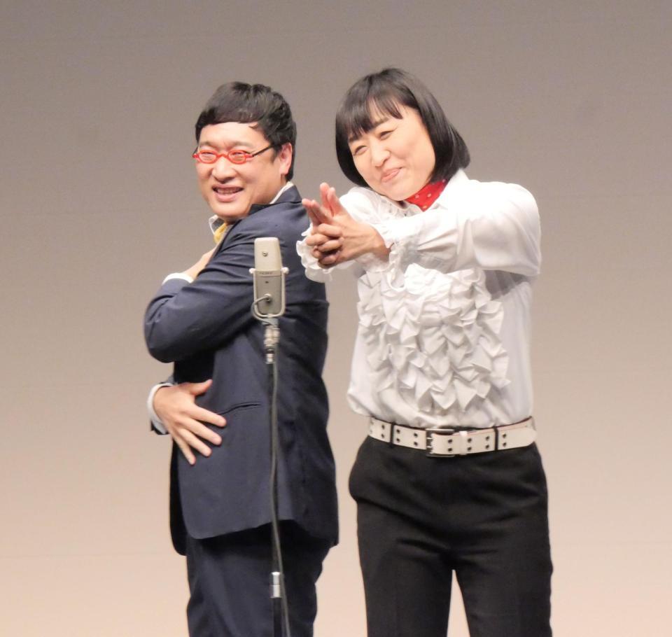 漫才を披露した南海キャンディーズ