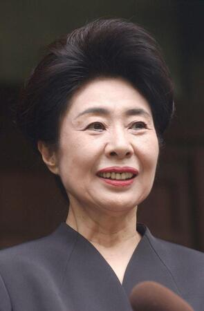 中村玉緒さん＝０３年６月