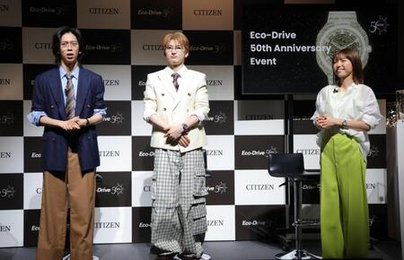 登壇した（左から）超特急のリョウガ、ユーキ、若槻千夏（撮影・吉澤敬太）