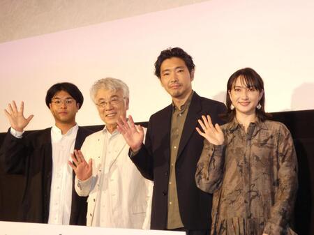 イベントに出席した（左から）坂西未郁監督、イッセー尾形、柄本佑、香椎由宇