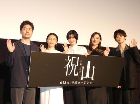 イベントに出席した（左から）武田真悟監督、久保田紗友、橋本愛、石川恋、超特急の草川拓弥＝都内