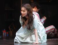 熱演する芳根京子＝ＴＨＥＡＴＥＲ　ＭＩＬＡＮＯ-Ｚａ（撮影・吉澤敬太）
