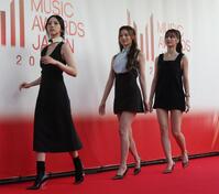 ＭＡＪのレッドカーペットに登場するＭＩＳＡＭＯ（撮影・西岡正）