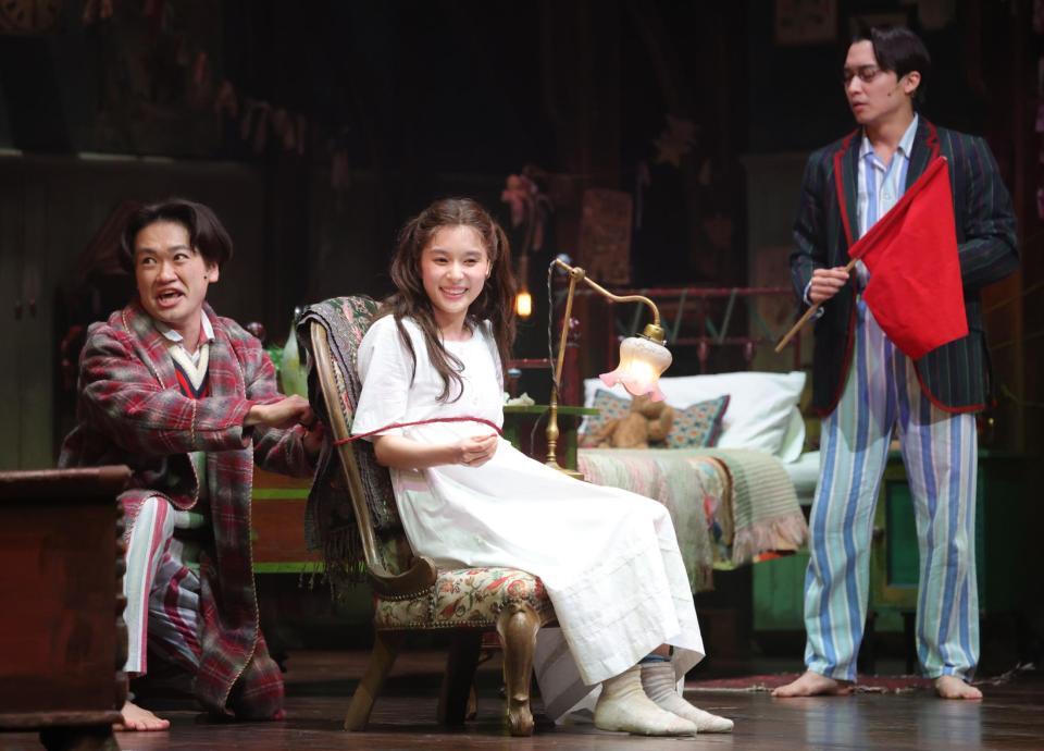 熱演する（左から）鳥越裕貴、芳根京子、松岡広大＝ＴＨＥＡＴＥＲ　ＭＩＬＡＮＯ-Ｚａ（撮影・吉澤敬太）