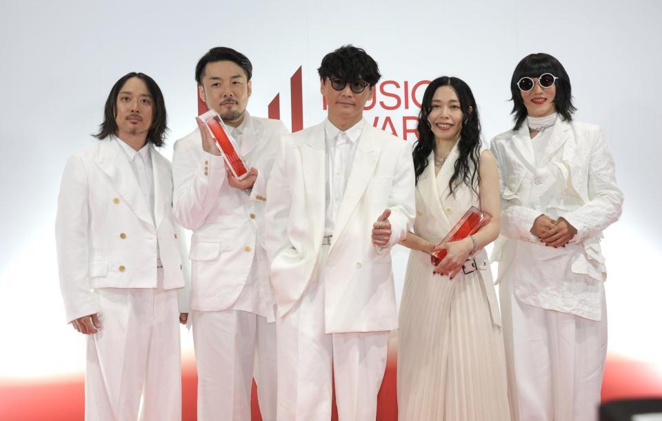 最優秀楽曲賞を受賞したサカナクション