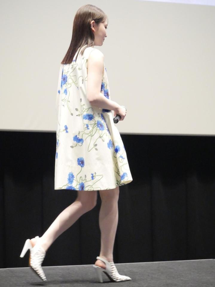 ワンピース衣装で登場した山田杏奈